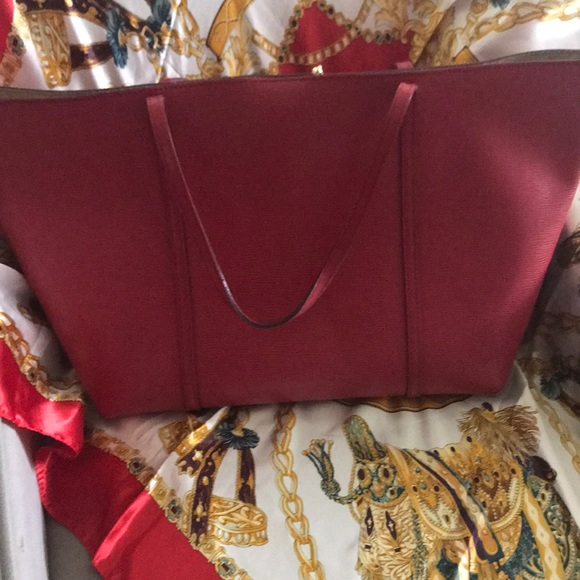 Dolce & Gabbana “Dauphine Escape” Red Tote - Picture 6 of 8